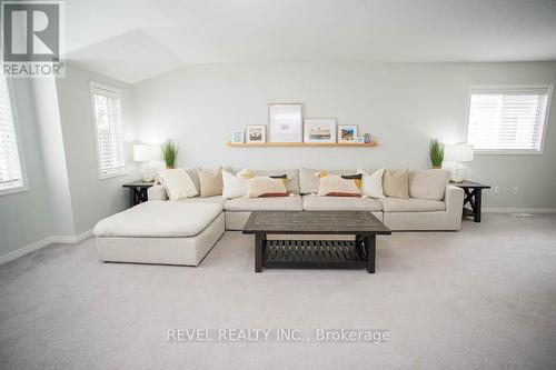 37 Nightingale Drive, Brantford, ON - Indoor Photo Showing Living Room