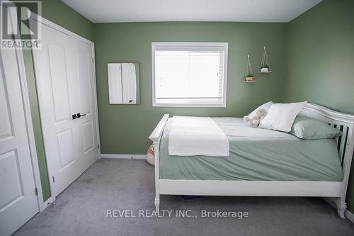 37 Nightingale Drive, Brantford, ON - Indoor Photo Showing Bedroom