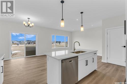 348 Leskiw Bend, Saskatoon, SK - Indoor Photo Showing Kitchen With Double Sink With Upgraded Kitchen