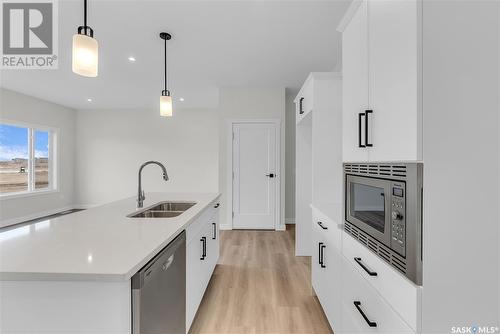 348 Leskiw Bend, Saskatoon, SK - Indoor Photo Showing Kitchen With Double Sink With Upgraded Kitchen