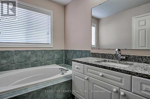 5339 Hollypoint Avenue, Mississauga, ON - Indoor Photo Showing Bathroom