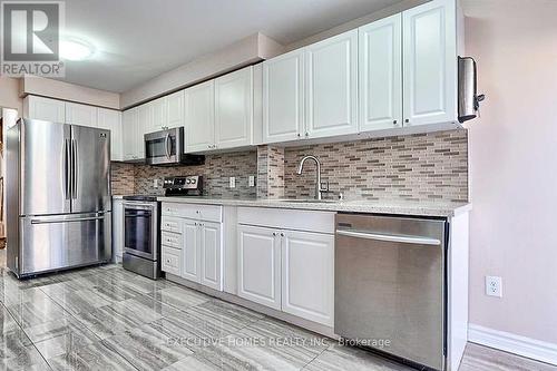 5339 Hollypoint Avenue, Mississauga, ON - Indoor Photo Showing Kitchen With Upgraded Kitchen