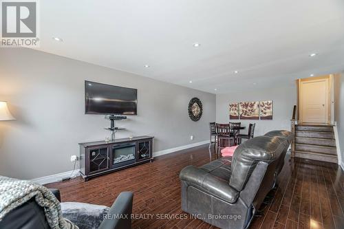 10 Albion Crescent, Brampton, ON - Indoor Photo Showing Living Room