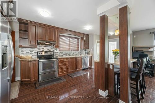 10 Albion Crescent, Brampton, ON - Indoor Photo Showing Kitchen