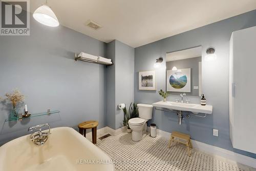 925 Palmerston Avenue, Toronto, ON - Indoor Photo Showing Bathroom