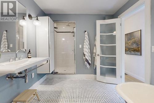 925 Palmerston Avenue, Toronto, ON - Indoor Photo Showing Bathroom