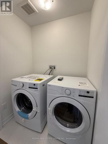 30 Selection Heights, Thorold, ON - Indoor Photo Showing Laundry Room