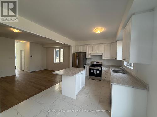 30 Selection Heights, Thorold, ON - Indoor Photo Showing Kitchen