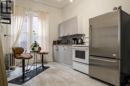 95 Fairholt Road, Hamilton, ON - Indoor Photo Showing Kitchen