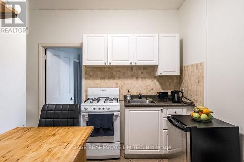 95 Fairholt Road, Hamilton, ON - Indoor Photo Showing Kitchen