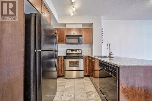 1604 - 1359 Rathburn Road E, Mississauga, ON - Indoor Photo Showing Kitchen