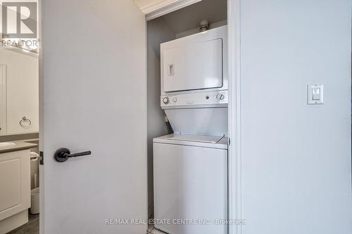 1604 - 1359 Rathburn Road E, Mississauga, ON - Indoor Photo Showing Laundry Room