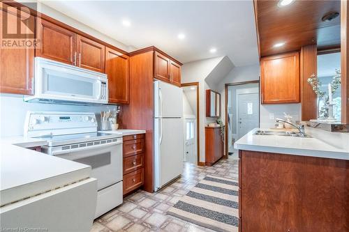 242 Glendale Avenue N, Hamilton, ON - Indoor Photo Showing Kitchen