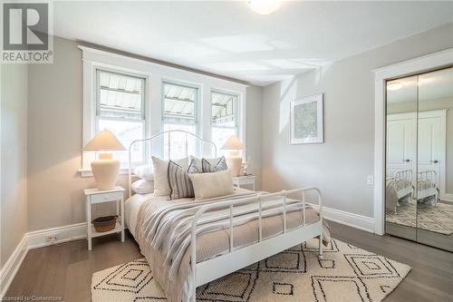 242 Glendale Avenue N, Hamilton, ON - Indoor Photo Showing Bedroom