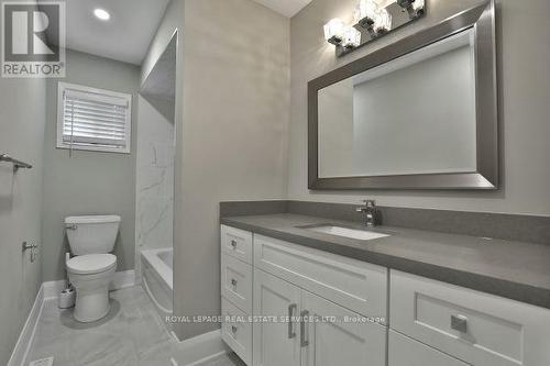 4584 Glastonbury Place, Mississauga, ON - Indoor Photo Showing Bathroom