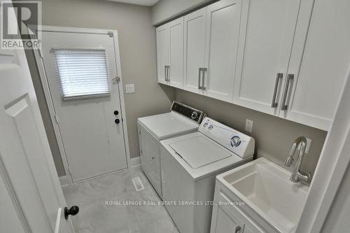 4584 Glastonbury Place, Mississauga, ON - Indoor Photo Showing Laundry Room