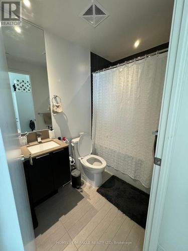 2207 - 3900 Confederation Parkway, Mississauga, ON - Indoor Photo Showing Bathroom