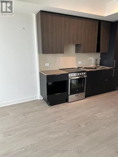 2207 - 3900 Confederation Parkway, Mississauga, ON - Indoor Photo Showing Kitchen