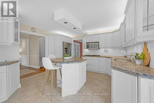 2262 Bonnylyn Court, Oakville, ON - Indoor Photo Showing Kitchen