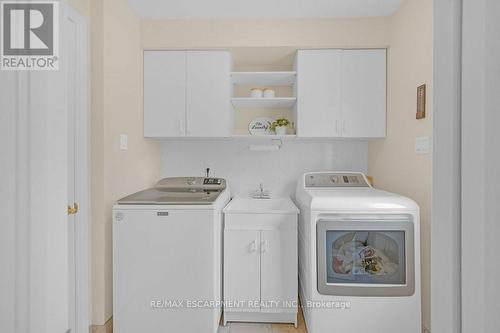 2262 Bonnylyn Court, Oakville, ON - Indoor Photo Showing Laundry Room