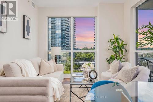 807 - 10 Park Lawn Road, Toronto, ON - Indoor Photo Showing Living Room