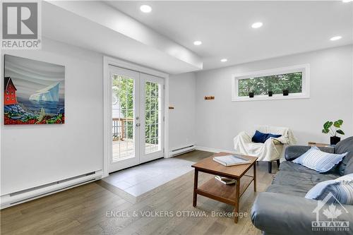 780 Caron Street, Prescott And Russell, ON - Indoor Photo Showing Living Room