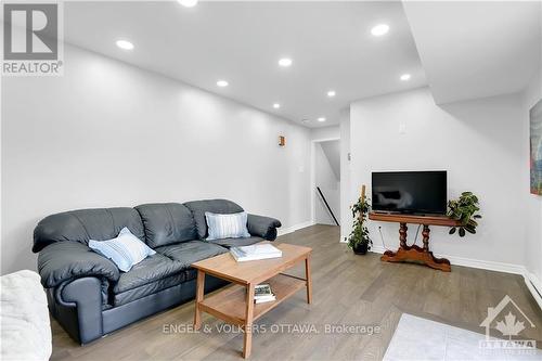 780 Caron Street, Prescott And Russell, ON - Indoor Photo Showing Living Room