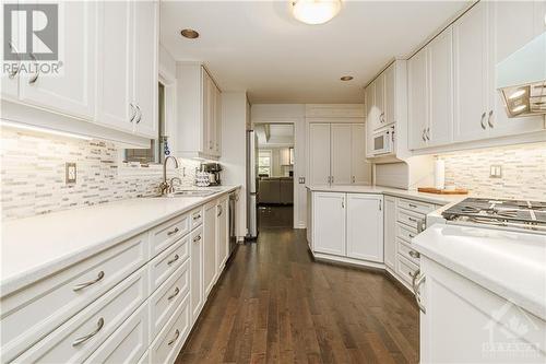 1329 Quarry Road, Carleton Place, ON - Indoor Photo Showing Kitchen With Upgraded Kitchen