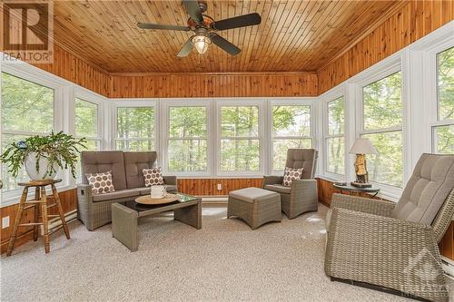 1329 Quarry Road, Carleton Place, ON - Indoor Photo Showing Living Room