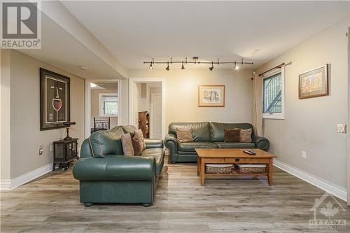 1329 Quarry Road, Carleton Place, ON - Indoor Photo Showing Living Room