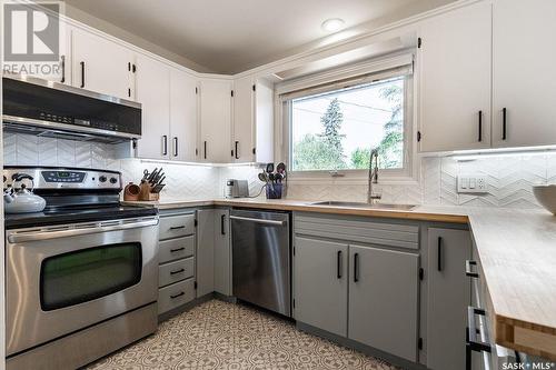 1311 Mclorg Street, Saskatoon, SK - Indoor Photo Showing Kitchen With Stainless Steel Kitchen With Upgraded Kitchen