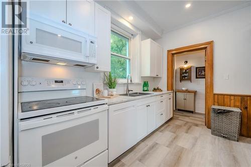 5550 11Th Line, Minto Twp, ON - Indoor Photo Showing Kitchen With Double Sink