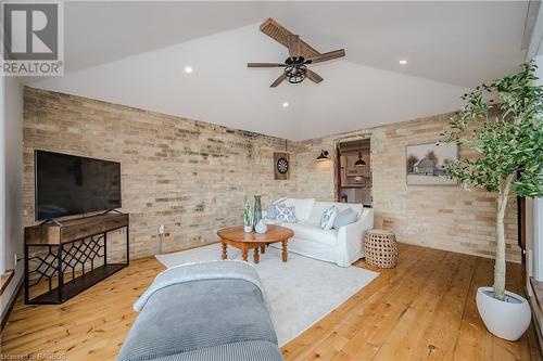 5550 11Th Line, Minto Twp, ON - Indoor Photo Showing Living Room