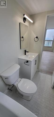 1409 - 130 Neptune Drive, Toronto, ON - Indoor Photo Showing Bathroom