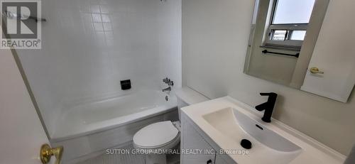 1409 - 130 Neptune Drive, Toronto, ON - Indoor Photo Showing Bathroom