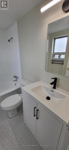 1409 - 130 Neptune Drive, Toronto, ON - Indoor Photo Showing Bathroom