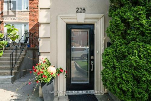 225 Pickering Street, Toronto, ON - Outdoor