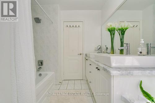 225 Pickering Street, Toronto, ON - Indoor Photo Showing Bathroom