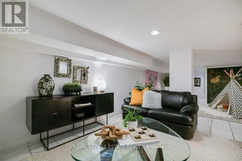 225 Pickering Street, Toronto, ON - Indoor Photo Showing Living Room