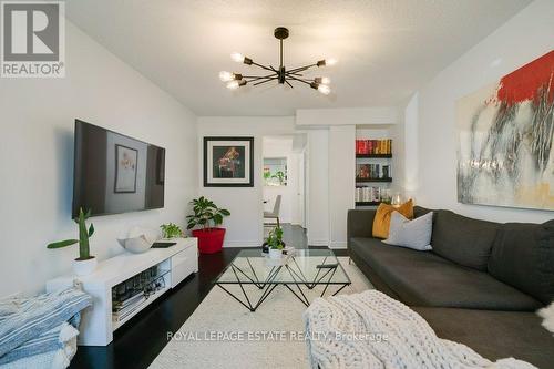 225 Pickering Street, Toronto, ON - Indoor Photo Showing Living Room