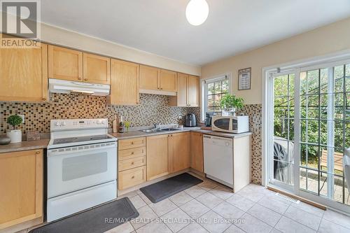 675 Thompson Road S, Milton, ON - Indoor Photo Showing Kitchen