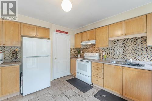 675 Thompson Road S, Milton, ON - Indoor Photo Showing Kitchen With Double Sink