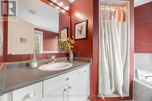 675 Thompson Road S, Milton, ON - Indoor Photo Showing Bathroom