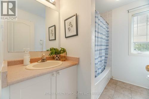 675 Thompson Road S, Milton, ON - Indoor Photo Showing Bathroom