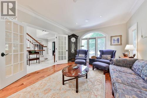 24 Raymar Place, Oakville, ON - Indoor Photo Showing Living Room