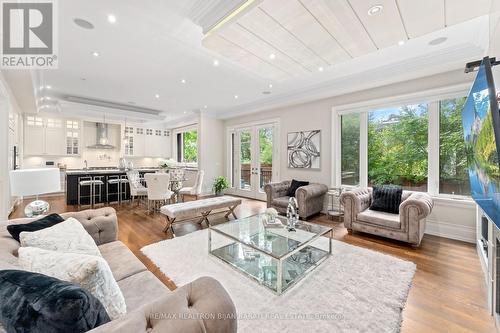 279 Betty Ann Drive, Toronto, ON - Indoor Photo Showing Living Room