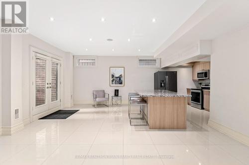 279 Betty Ann Drive, Toronto, ON - Indoor Photo Showing Kitchen