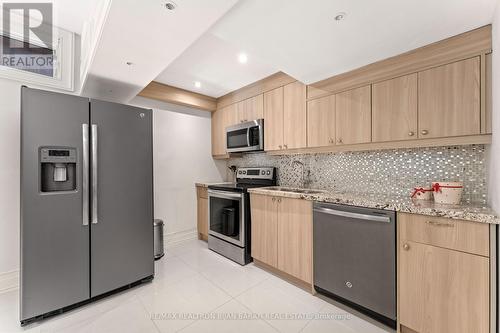 279 Betty Ann Drive, Toronto, ON - Indoor Photo Showing Kitchen