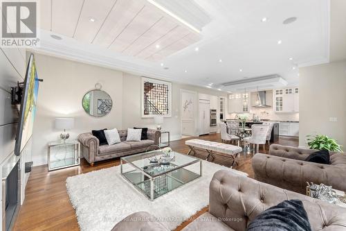 279 Betty Ann Drive, Toronto, ON - Indoor Photo Showing Living Room