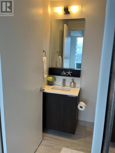 4906 - 898 Portage Parkway, Vaughan, ON - Indoor Photo Showing Bathroom